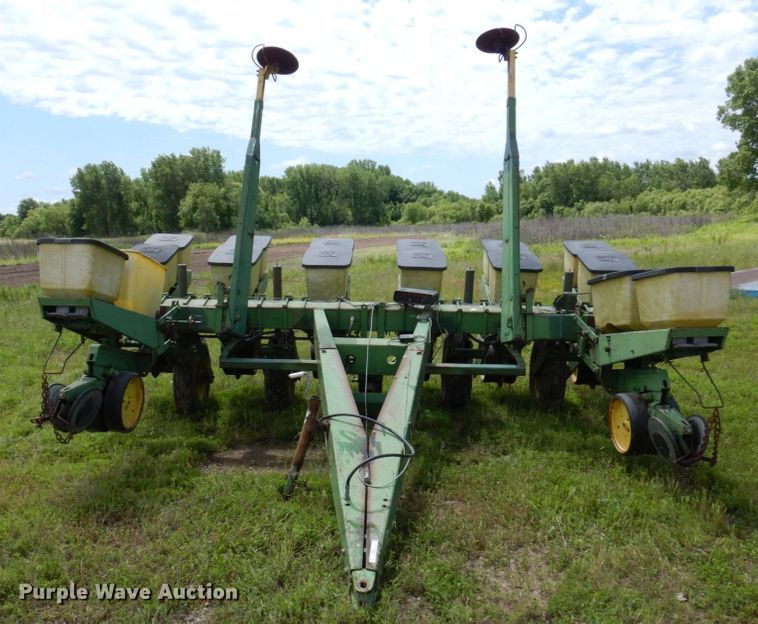 image for item MU9613 John Deere 7000  planter