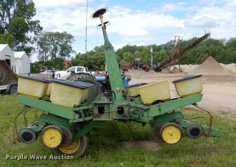 image for item MU9613 John Deere 7000  planter
