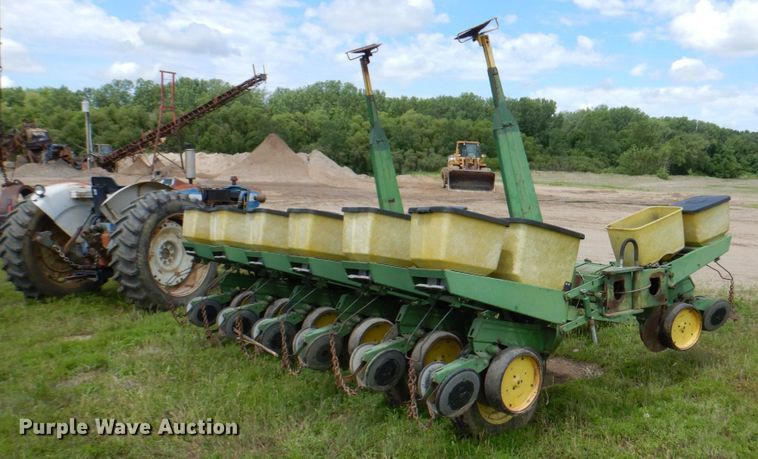 image for item MU9613 John Deere 7000  planter