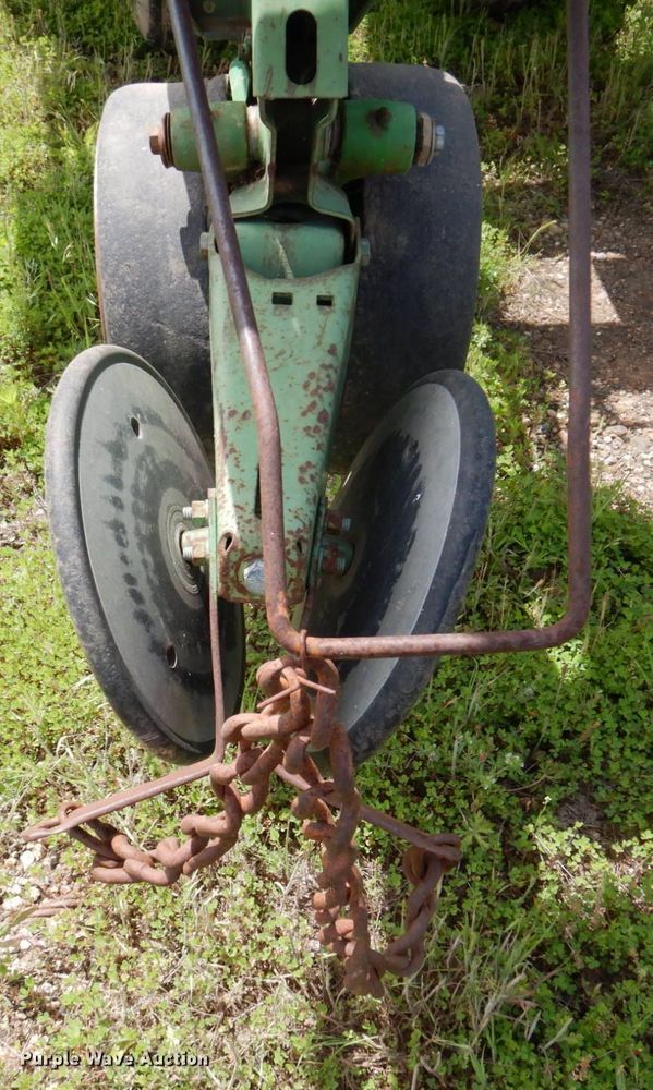 image for item MU9613 John Deere 7000  planter