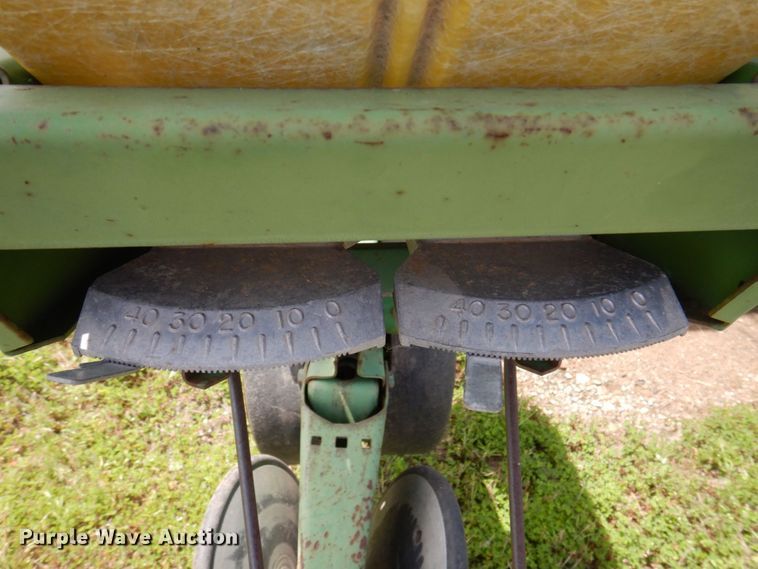 image for item MU9613 John Deere 7000  planter