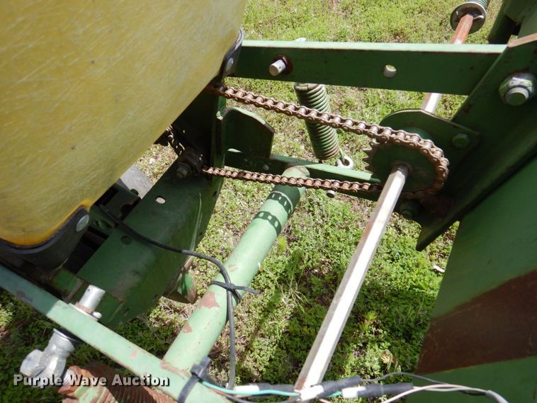 image for item MU9613 John Deere 7000  planter
