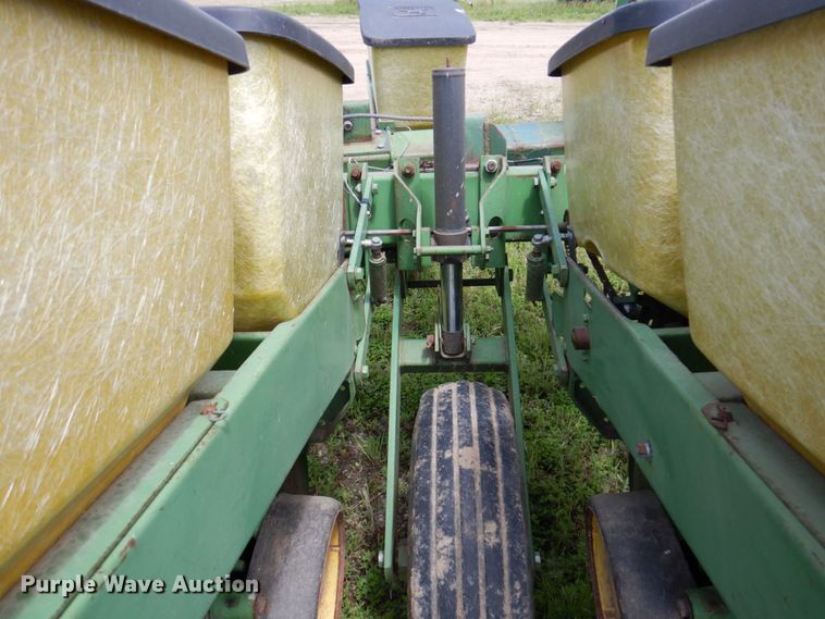 image for item MU9613 John Deere 7000  planter