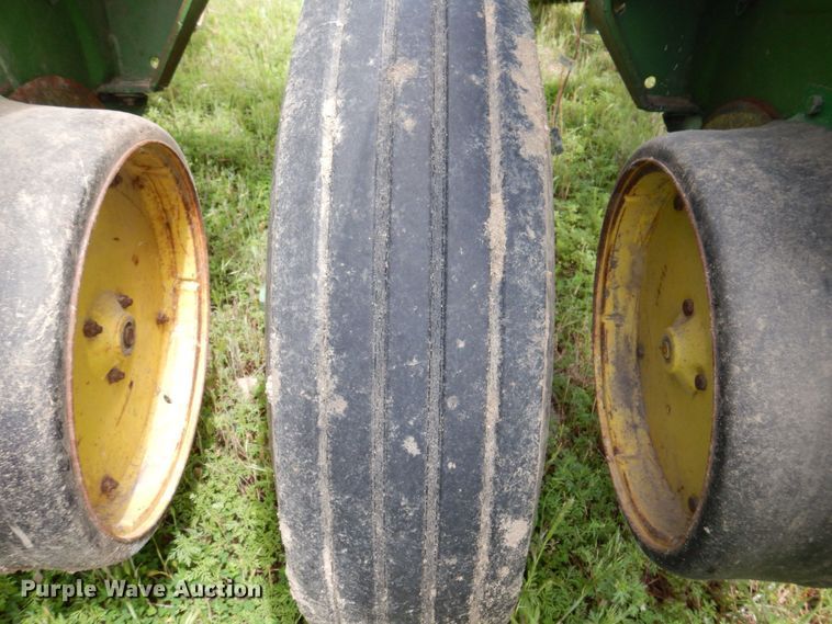 image for item MU9613 John Deere 7000  planter