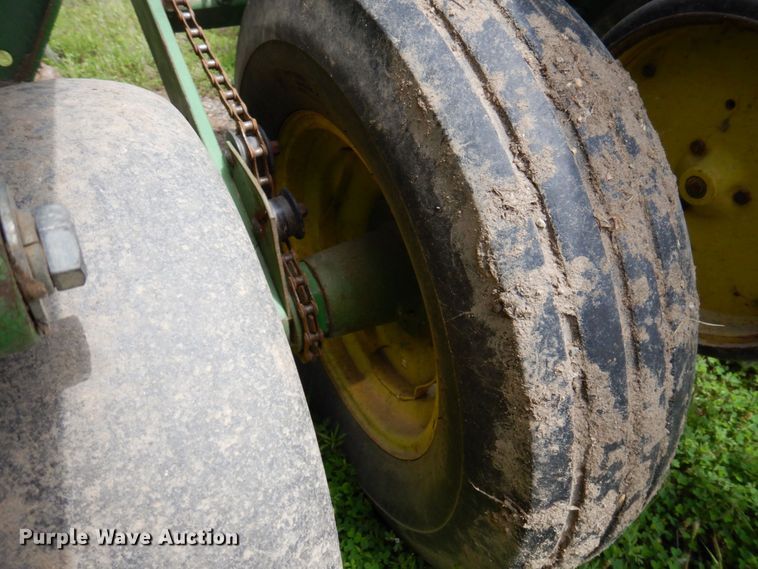 image for item MU9613 John Deere 7000  planter