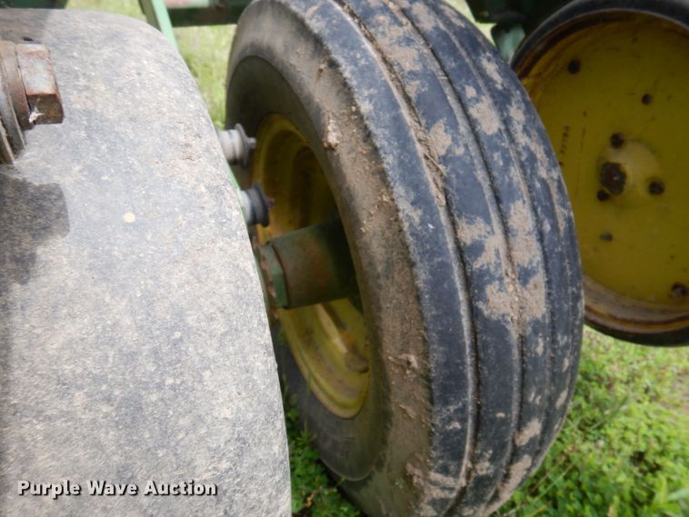 image for item MU9613 John Deere 7000  planter