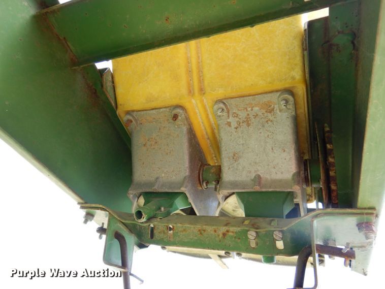 image for item MU9613 John Deere 7000  planter