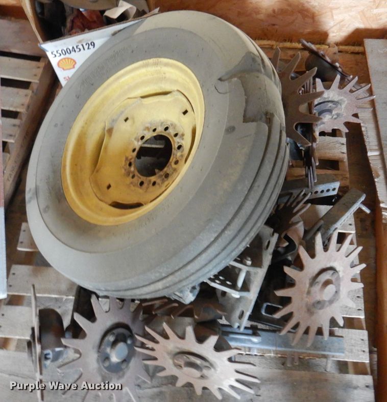 image for item MU9613 John Deere 7000  planter