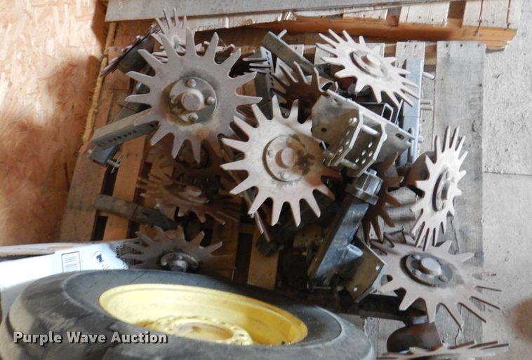 image for item MU9613 John Deere 7000  planter