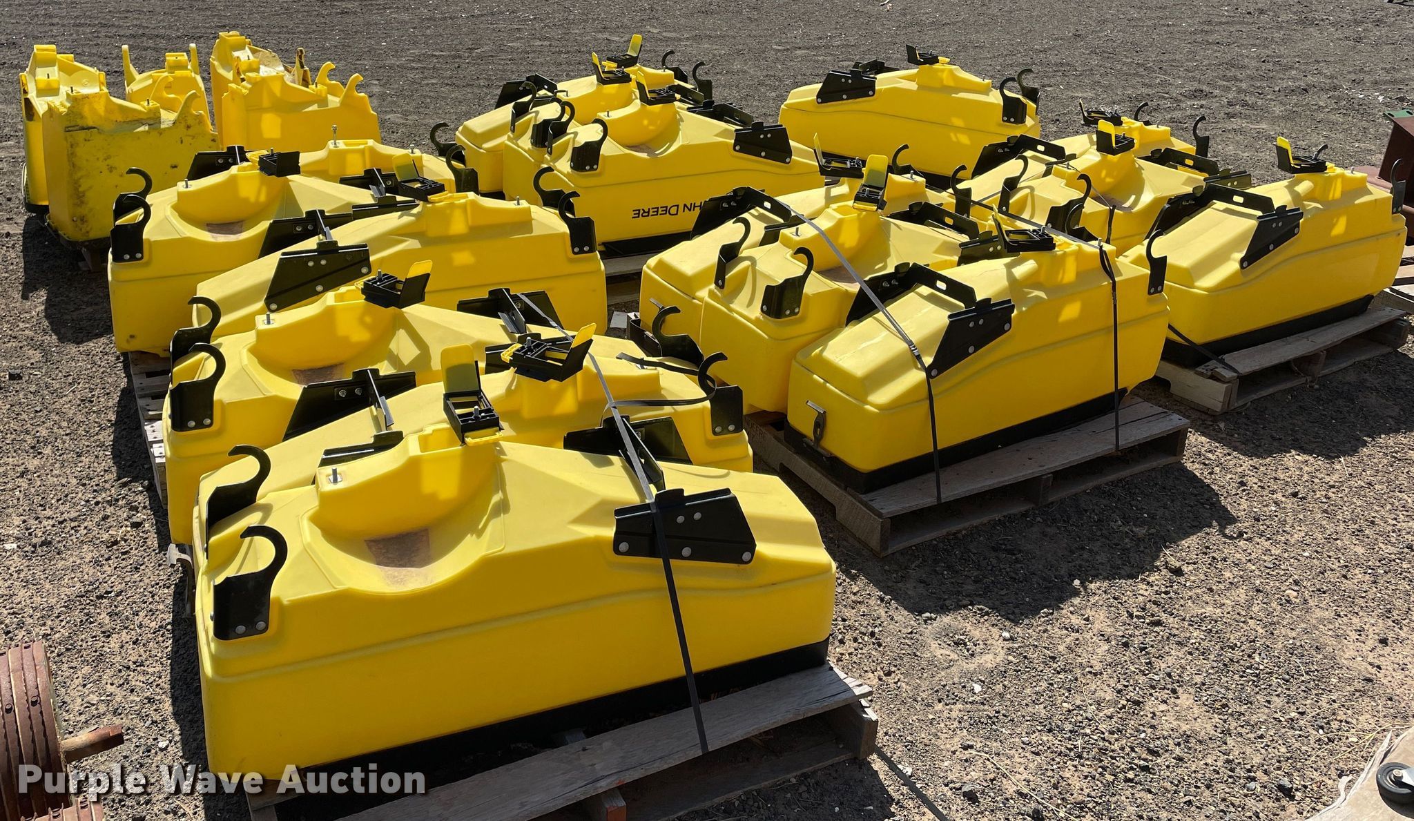 (20) John Deere seed boxes in Muleshoe, TX Item JX9854 sold Purple Wave