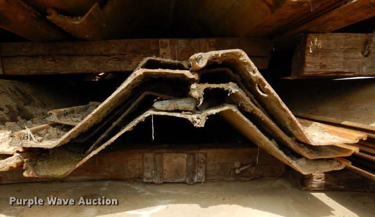 image for item DP4073 (20) sets of steel piling