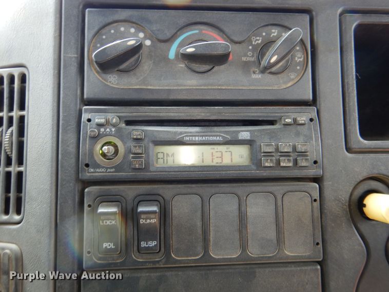 image for item DR1845 2007 International 7400  dump truck