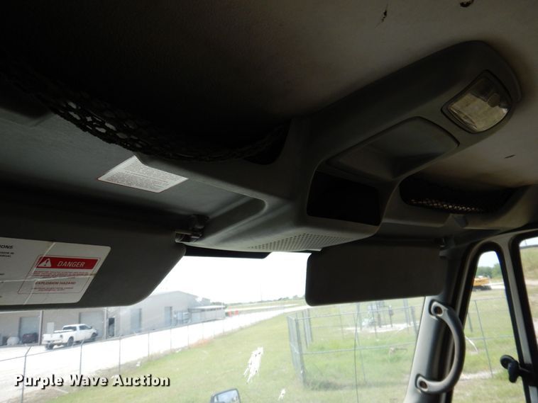 image for item DR1845 2007 International 7400  dump truck