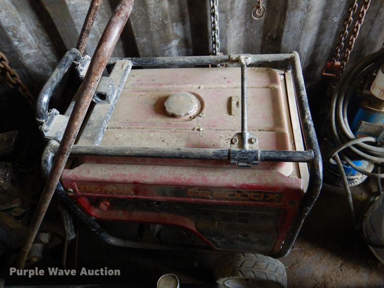 image for item DR1853 1999  storage container