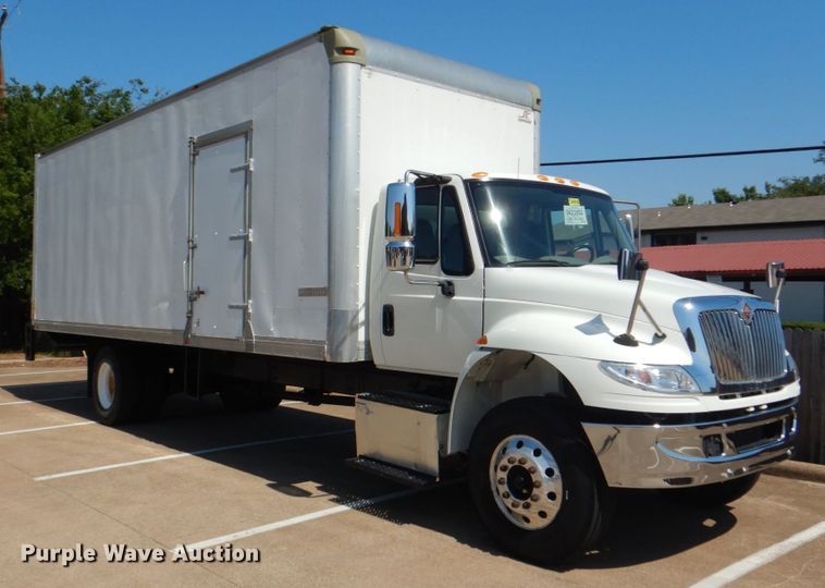 image for item DH7370 2017 International 4300  box truck