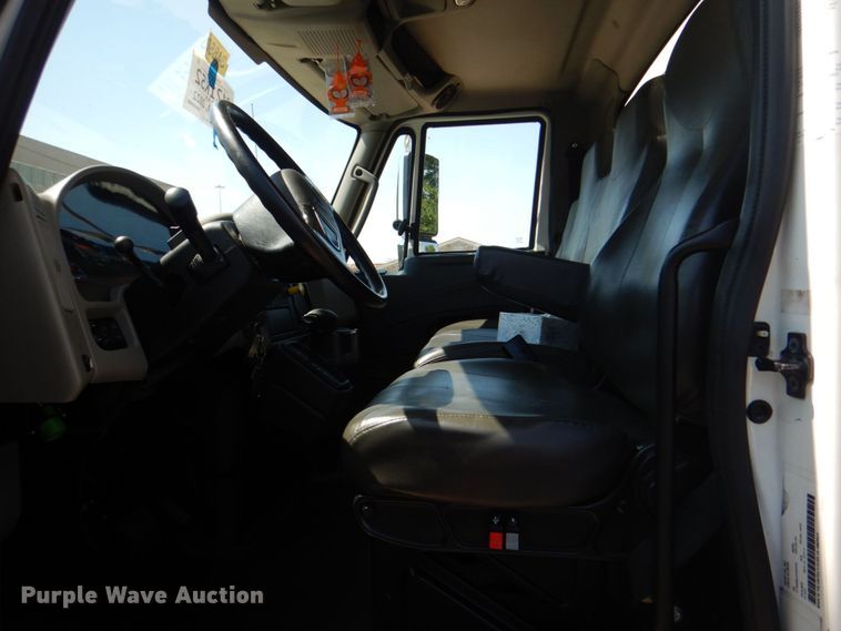 image for item DH7370 2017 International 4300  box truck