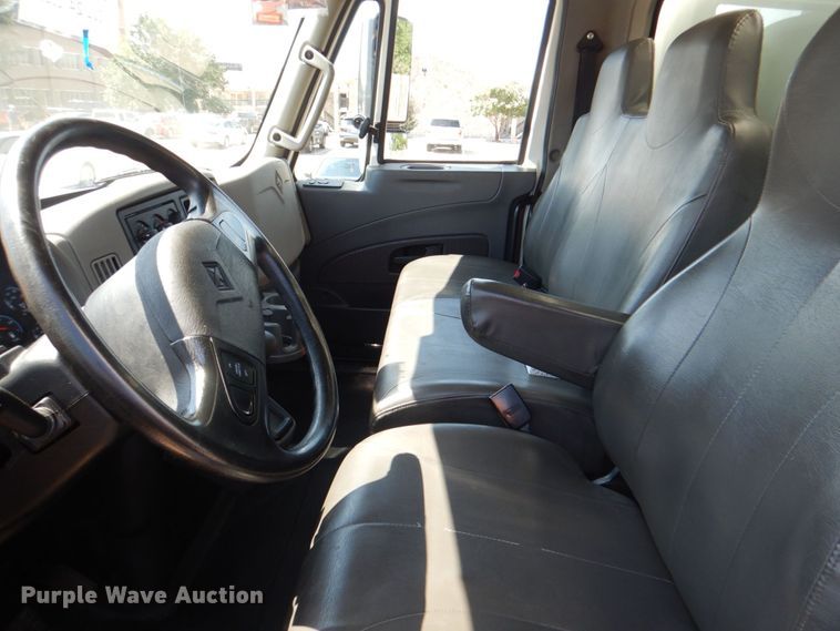 image for item DH7370 2017 International 4300  box truck