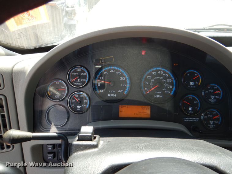 image for item DH7370 2017 International 4300  box truck