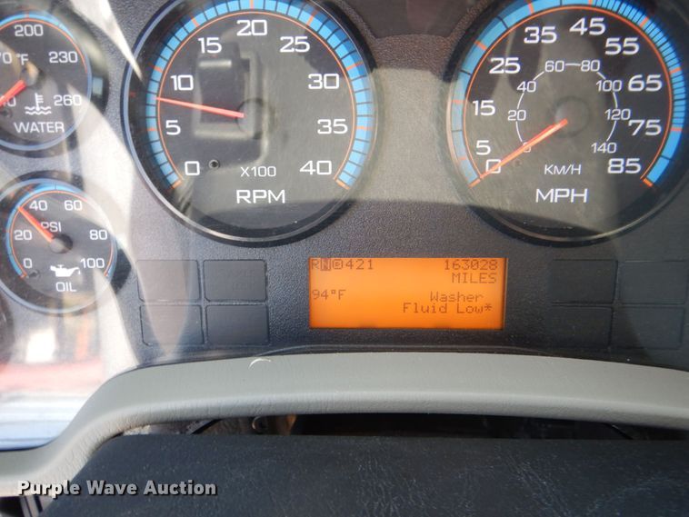 image for item DH7370 2017 International 4300  box truck