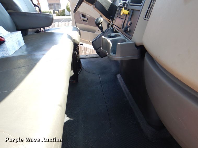 image for item DH7370 2017 International 4300  box truck