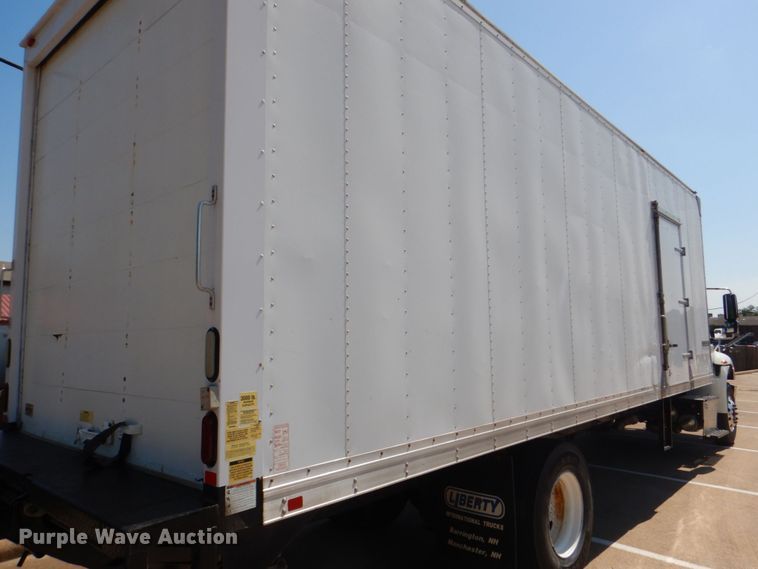 image for item DH7370 2017 International 4300  box truck