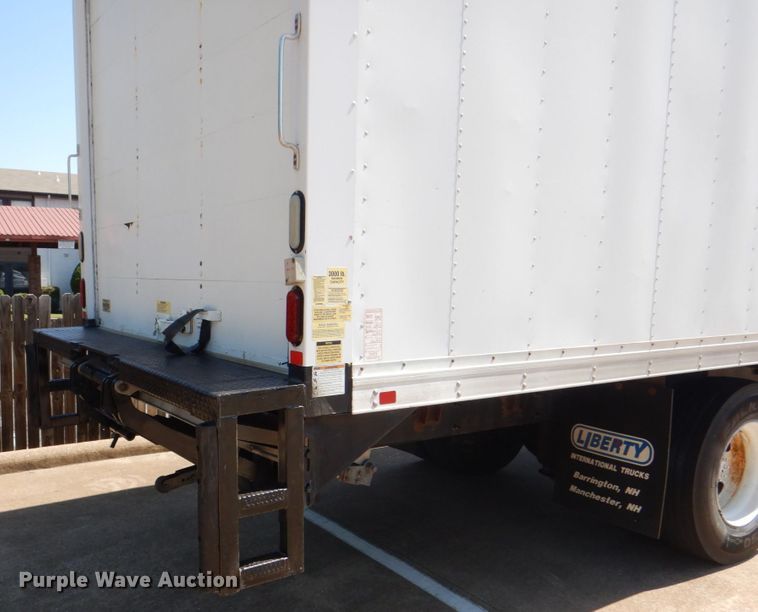 image for item DH7370 2017 International 4300  box truck