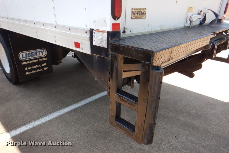 image for item DH7370 2017 International 4300  box truck