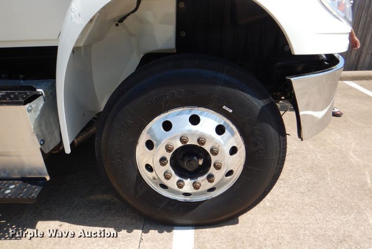 image for item DH7370 2017 International 4300  box truck