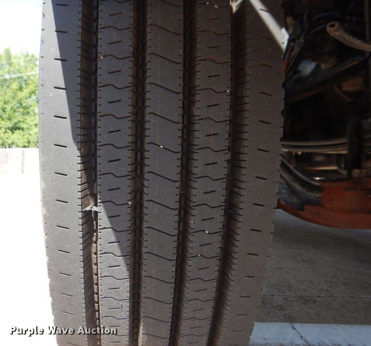 image for item DH7370 2017 International 4300  box truck