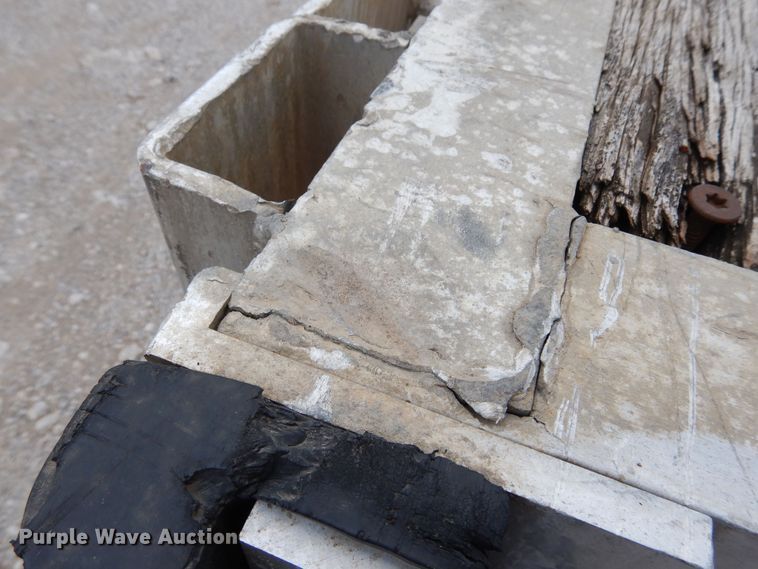 image for item DH8541 1996 Transcraft Eagle W2  flatbed trailer