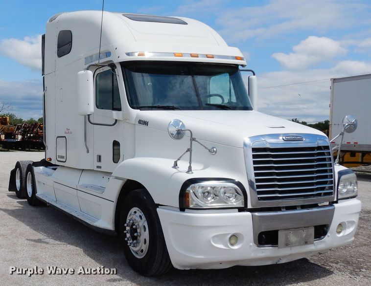 image for item DH8542 2005 Freightliner Century Class ST  semi truck
