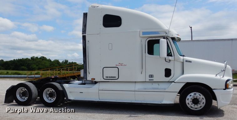 image for item DH8542 2005 Freightliner Century Class ST  semi truck