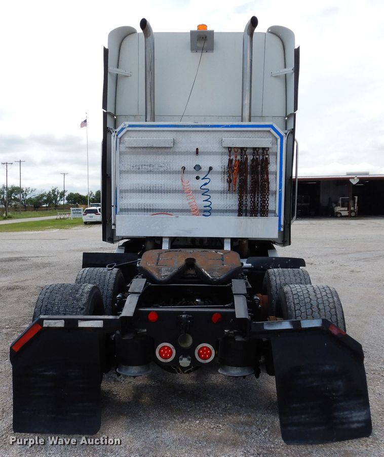 image for item DH8542 2005 Freightliner Century Class ST  semi truck