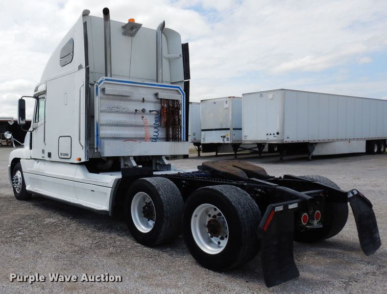 image for item DH8542 2005 Freightliner Century Class ST  semi truck