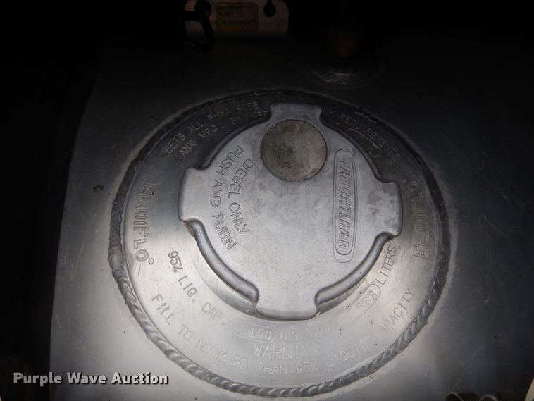 image for item DH8542 2005 Freightliner Century Class ST  semi truck