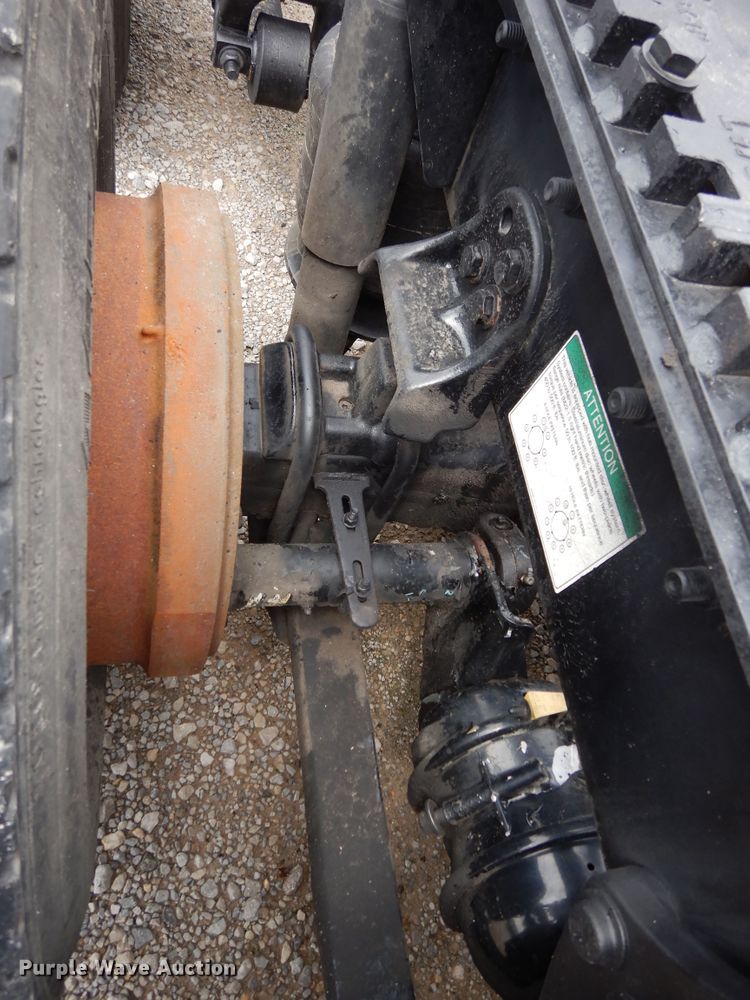 image for item DH8542 2005 Freightliner Century Class ST  semi truck