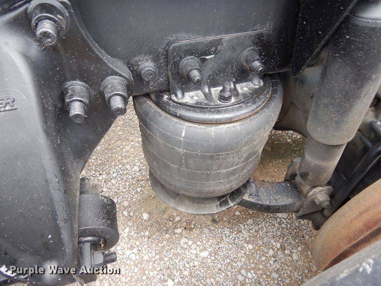 image for item DH8542 2005 Freightliner Century Class ST  semi truck