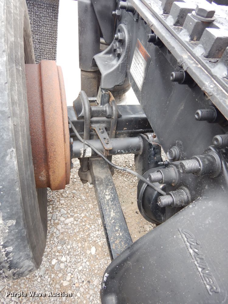 image for item DH8542 2005 Freightliner Century Class ST  semi truck