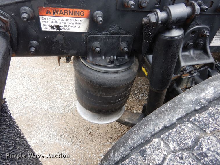 image for item DH8542 2005 Freightliner Century Class ST  semi truck