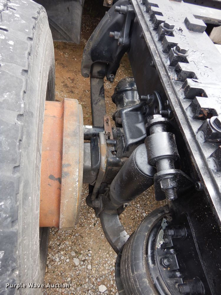 image for item DH8542 2005 Freightliner Century Class ST  semi truck