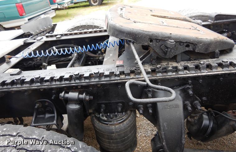 image for item DH8542 2005 Freightliner Century Class ST  semi truck