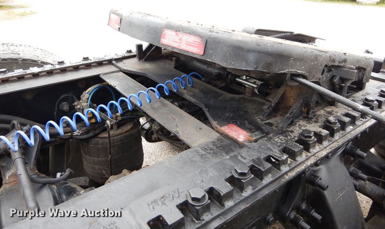 image for item DH8542 2005 Freightliner Century Class ST  semi truck