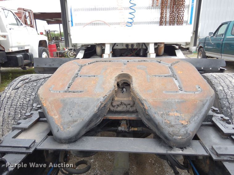 image for item DH8542 2005 Freightliner Century Class ST  semi truck