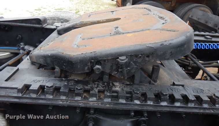 image for item DH8542 2005 Freightliner Century Class ST  semi truck