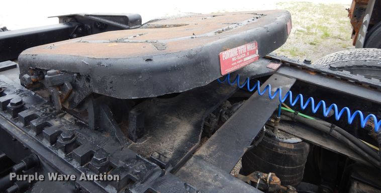 image for item DH8542 2005 Freightliner Century Class ST  semi truck