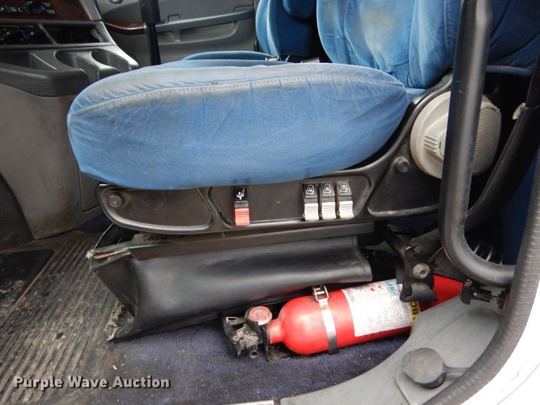 image for item DH8542 2005 Freightliner Century Class ST  semi truck