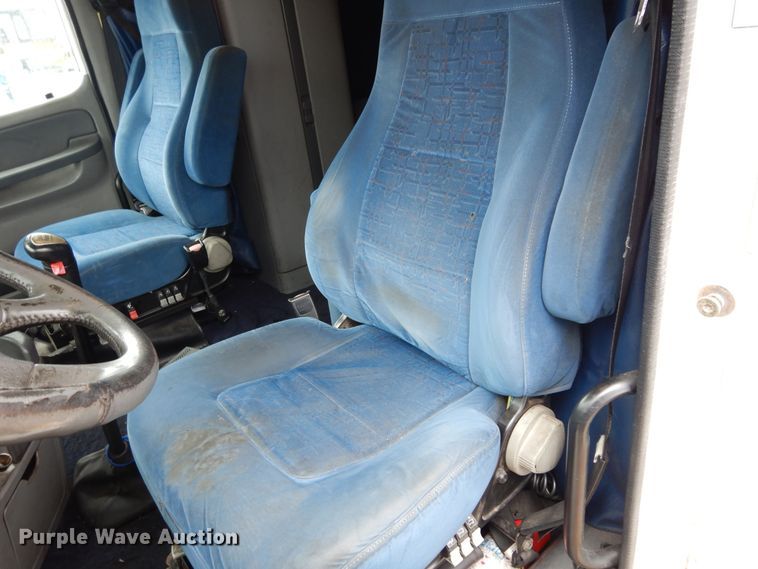 image for item DH8542 2005 Freightliner Century Class ST  semi truck