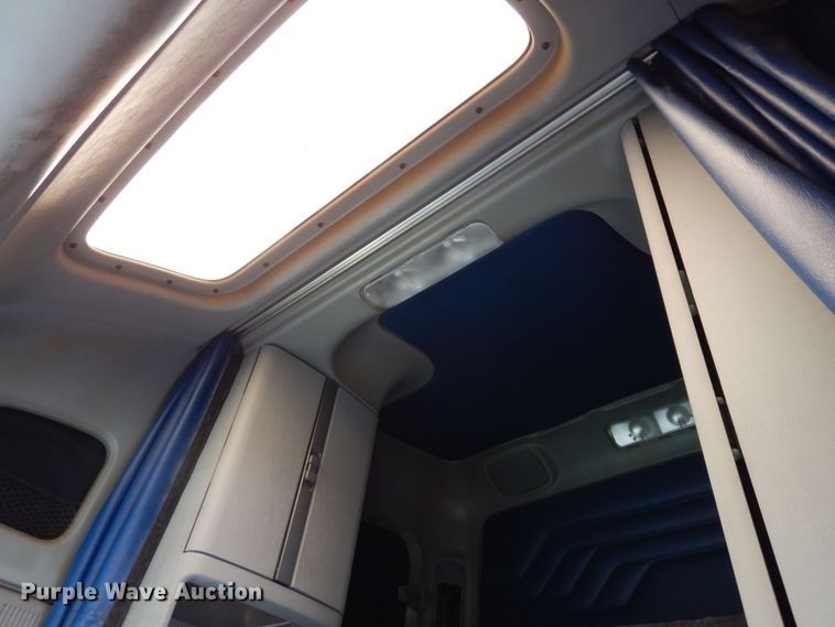 image for item DH8542 2005 Freightliner Century Class ST  semi truck