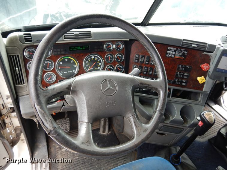 image for item DH8542 2005 Freightliner Century Class ST  semi truck