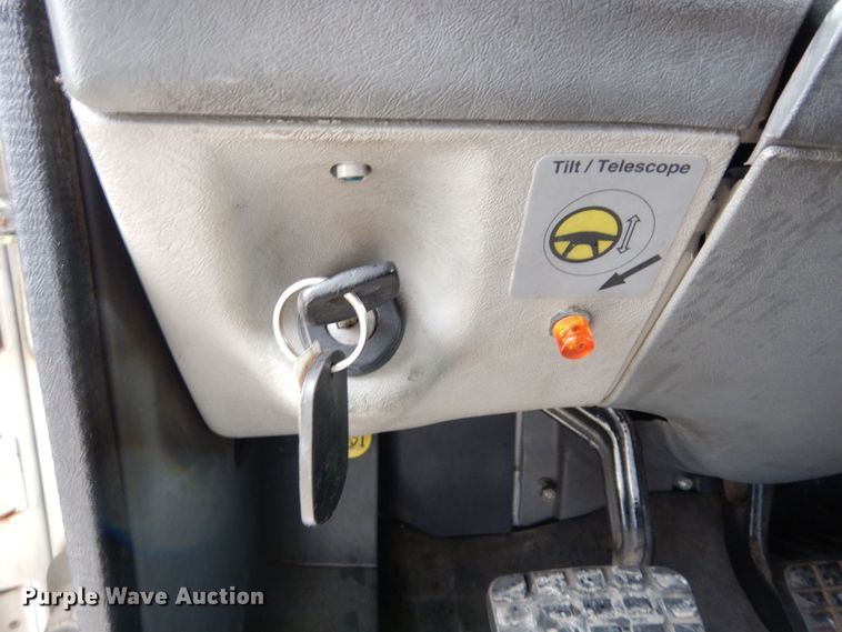 image for item DH8542 2005 Freightliner Century Class ST  semi truck